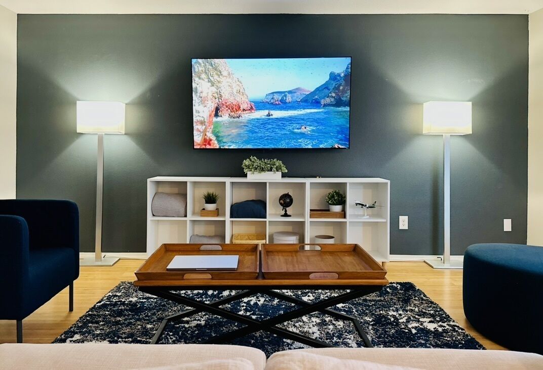 Smart TV, computer monitors