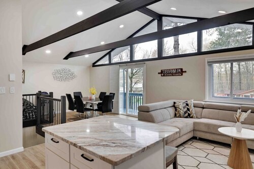 Modern 5BR SAUNA Poconos Home Near All Attractions