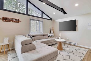 Smart TV, fireplace, video games - Modern 5BR SAUNA Poconos Home Near All Attractions (Tobyhanna)