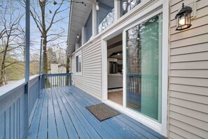 Terrace/patio - Modern 5BR SAUNA Poconos Home Near All Attractions (Tobyhanna)