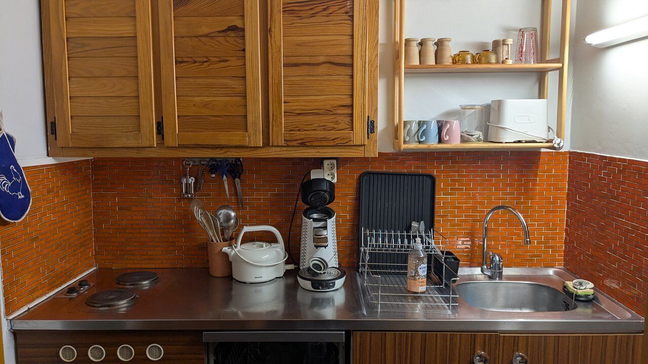 Refrigerador, horno, lavavajillas, utensilios de cocina