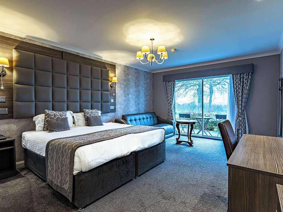 Superior Room, 1 Double Bed, Non Smoking | Desk, laptop workspace, blackout drapes, iron/ironing board