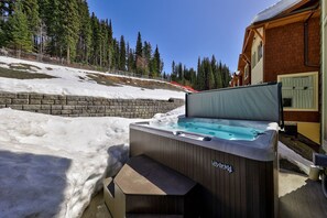 Tina de hidromasaje al aire libre