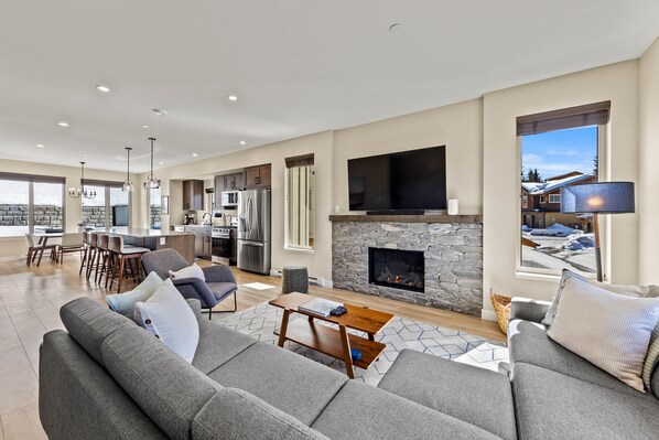 TV, fireplace