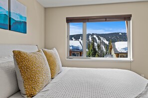 3 bedrooms, desk, free WiFi, bed sheets