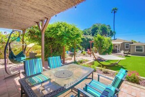 Outdoor dining - 1bd large backyard with spa, firepit, dining, pets (San Diego)