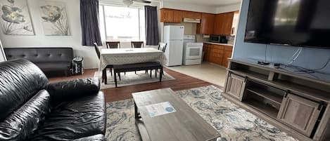 1 bedroom, desk, laptop workspace, free WiFi