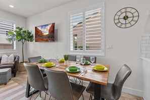 Dining - Natures Playground, Ping - Pong Table, Family Friendly near St George (Washington)