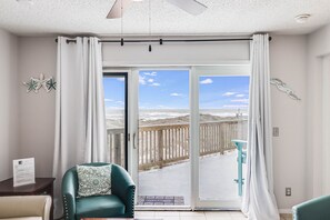 Televisión, futbolito, tenis de mesa y libros