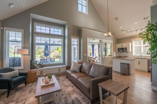 The Lakehouse/Snow Vacation Rental