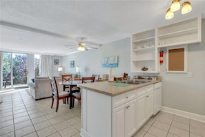 Interior - Driftwood Beach adjacent, off season rate, 20% off week, BEACH FRONT! (Jekyll Island)