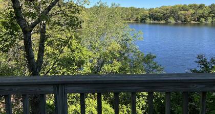 Private Beach on Pond, Linens Included, Kayak & Canoe. All Rooms w/ Pond Views!