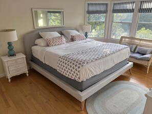 2 habitaciones, tabla de planchar con plancha, cuna de viaje y wifi 