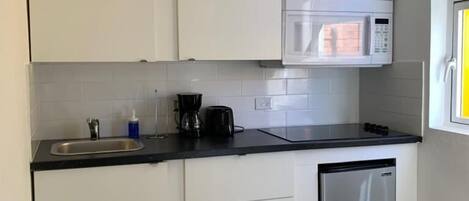 Basic Apartment | Private kitchen | Fridge, microwave, coffee/tea maker, cookware/dishes/utensils