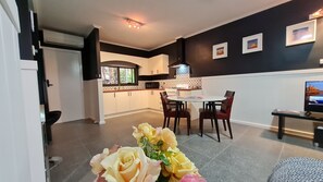 Interior - The Settler - Stylish One Bedroom Living (Port Pirie South)