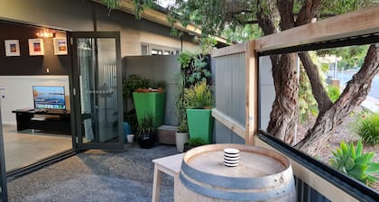 The Settler - Stylish One Bedroom Living