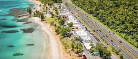 Liegestühle, Strandtücher