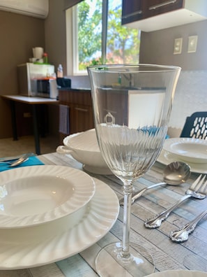 Dining - Walking distance to the Beach. Relax in your patio 🌴 (Noord)
