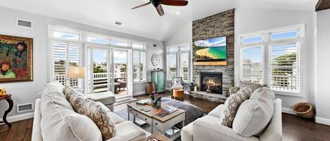 スマートテレビ、暖炉、卓球台