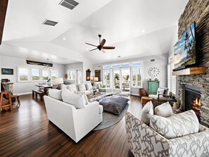 Smart TV, fireplace, table tennis