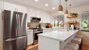 Réfrigérateur, micro-ondes, four, lave-vaisselle