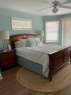 4 bedrooms, iron/ironing board, free WiFi