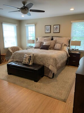 4 室のベッドルーム、アイロン / アイロン台、WiFi (無料)