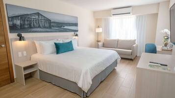 Room, 1 King Bed with Sofa bed, Non Smoking | Premium bedding, pillowtop beds, in-room safe, desk