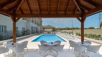 Outdoor pool, open 10:00 AM to 6:00 PM, sun loungers