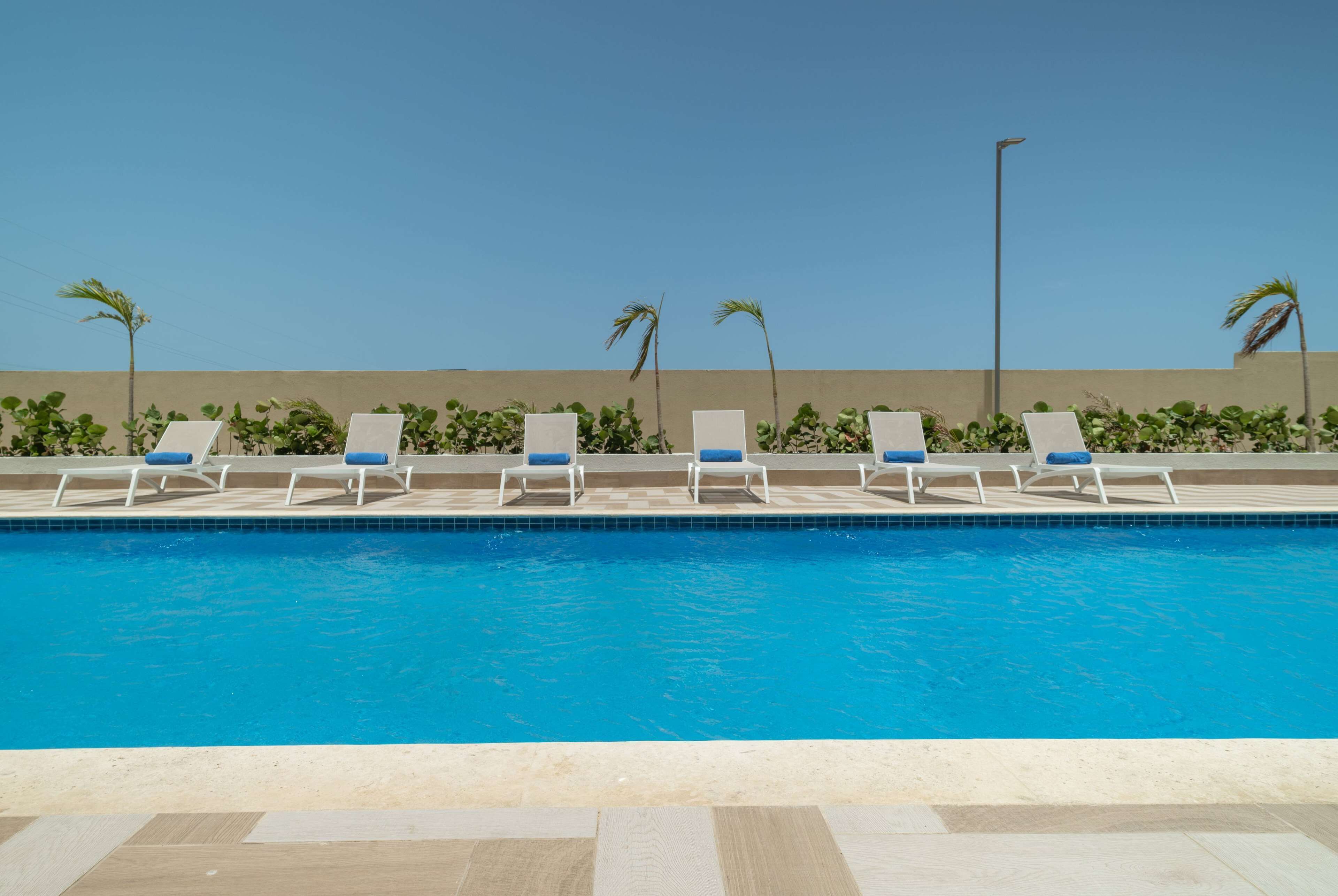 Outdoor pool, open 10:00 AM to 6:00 PM, sun loungers