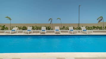 Outdoor pool, open 10:00 AM to 6:00 PM, sun loungers