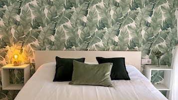 3 dormitorios, tabla de planchar con plancha, cuna de viaje