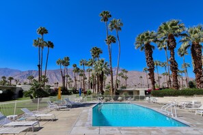 A heated pool - Dog Friendly Mid-Century Villa at The Coco Cabana with Pool, Spa & Tennis Courts (Palm Springs)
