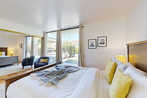 2 bedrooms, iron/ironing board, WiFi, bed sheets - Dog Friendly Mid-Century Villa at The Coco Cabana with Pool, Spa & Tennis Courts (Palm Springs)