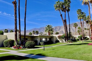 Property grounds - Dog Friendly Mid-Century Villa at The Coco Cabana with Pool, Spa & Tennis Courts (Palm Springs)