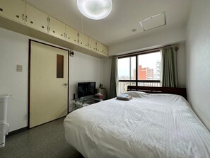 1 bedroom, bed sheets