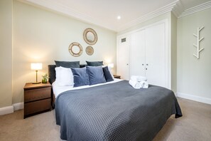 1 habitación, tabla de planchar con plancha, wifi gratis y ropa de cama 