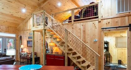 Red Cabin on Kentucky Lake. Peaceful and pet friendly with a partial lake view.