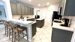 冰箱、微波炉、烤箱、炉灶