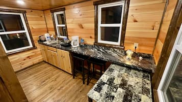 Fridge, cookware/dishes/utensils, paper towels