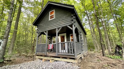 Camp Newbury: 100% off grid. 2 log cabins, pavilion, trails and shooting range.