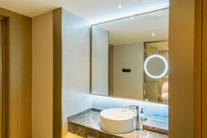 Economy Room | Free minibar, desk, laptop workspace, free WiFi - K-house Hotel (Guangzhou)