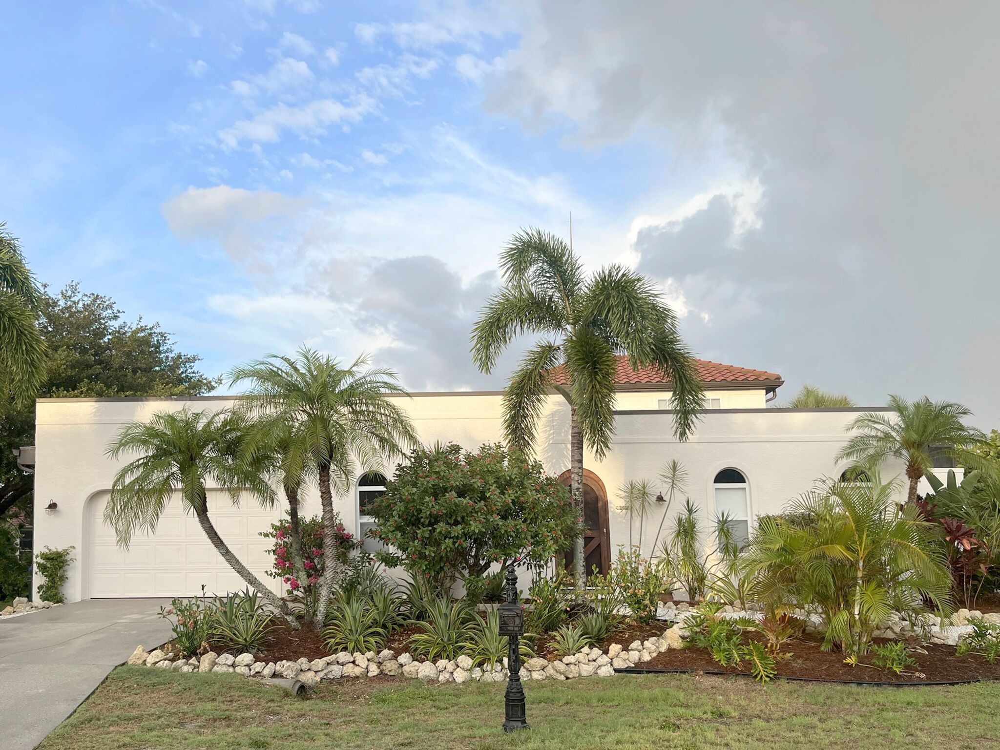 Tropical Private Hacienda with courtyard pool- West of Trail - Nokomis Beach 