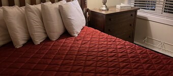 Cozy ski -in ski -out Condo on the Mountain , Minutes to ski Lifts, Parking