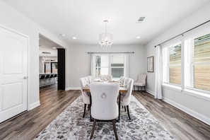 Dining - Brand New Home near museum/medical district UH TSU Rice universities  (Houston)