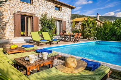 Beautiful Villa with a private pool and parking.