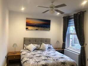 2 quartos, ferros/tábuas de passar roupa, Wi-Fi, roupa de cama