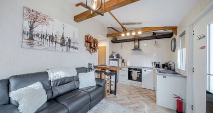 1 Bed Cabin - Sleeps 2 - Pets - 2 Min To Beach