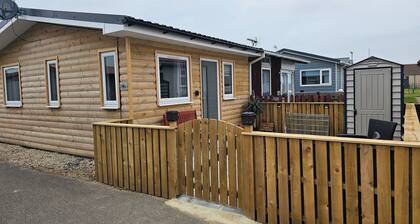 1 Bed Cabin - Sleeps 2 - Pets - 2 Min To Beach