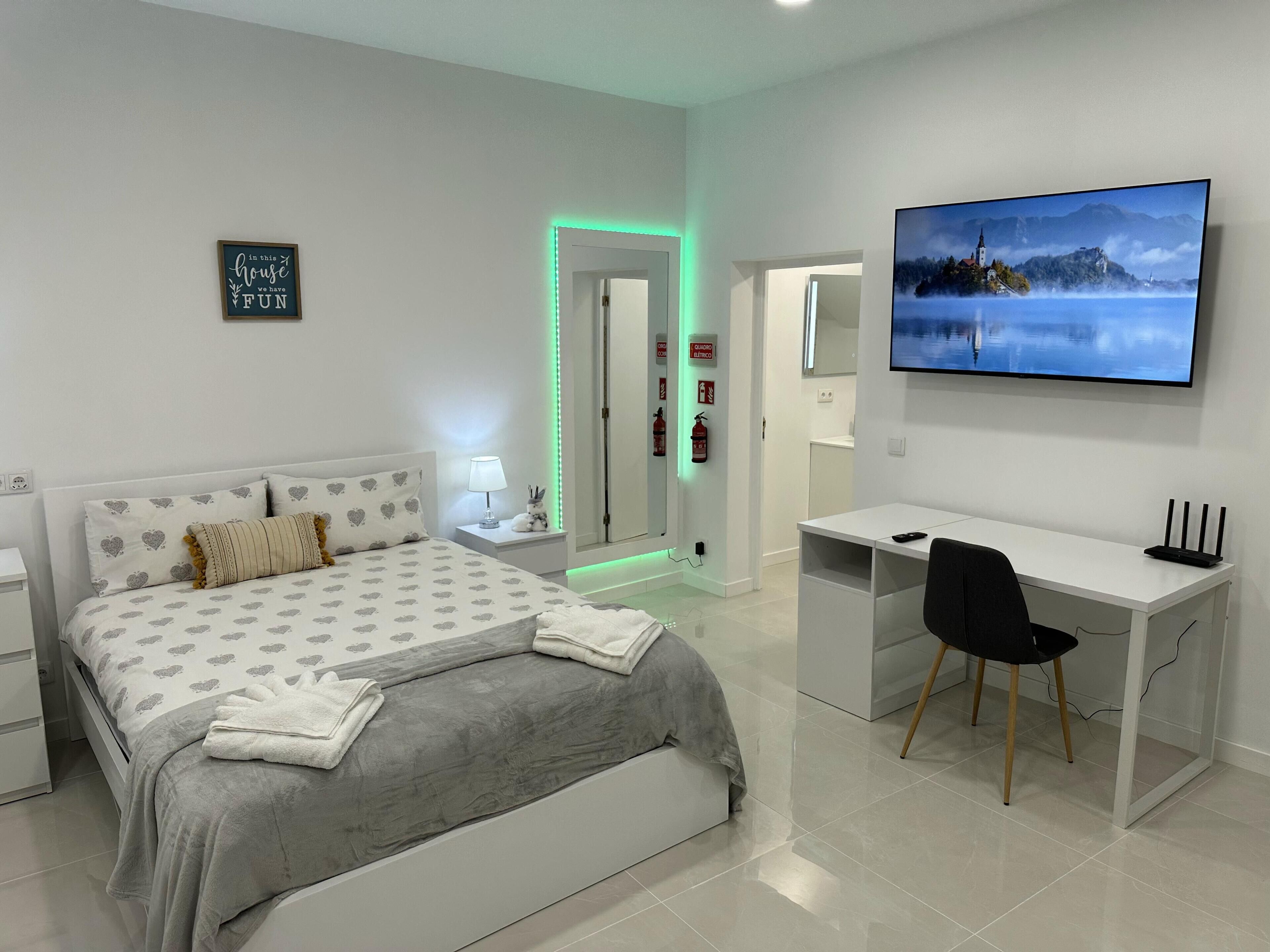 Iron/ironing board, WiFi, bed sheets